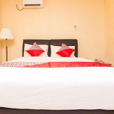 Vaccinated Staff - Oyo 1771 Zeke Hotel Batam Экстерьер фото