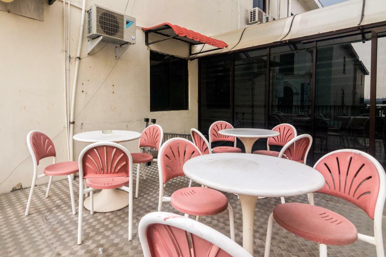 Vaccinated Staff - Oyo 1771 Zeke Hotel Batam Экстерьер фото