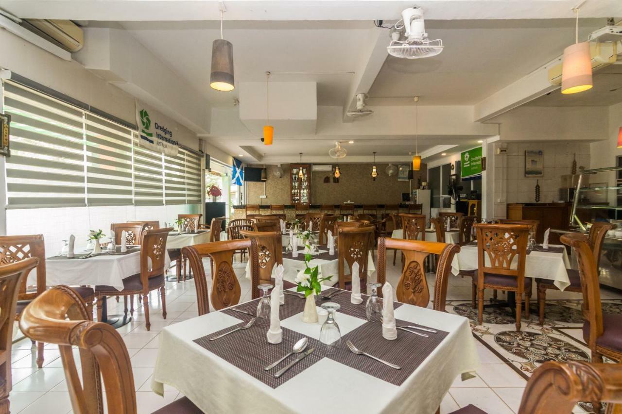 Vaccinated Staff - Oyo 1771 Zeke Hotel Batam Экстерьер фото