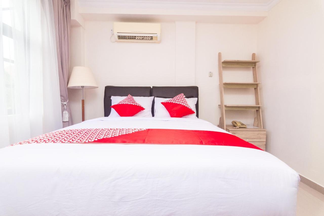 Vaccinated Staff - Oyo 1771 Zeke Hotel Batam Экстерьер фото